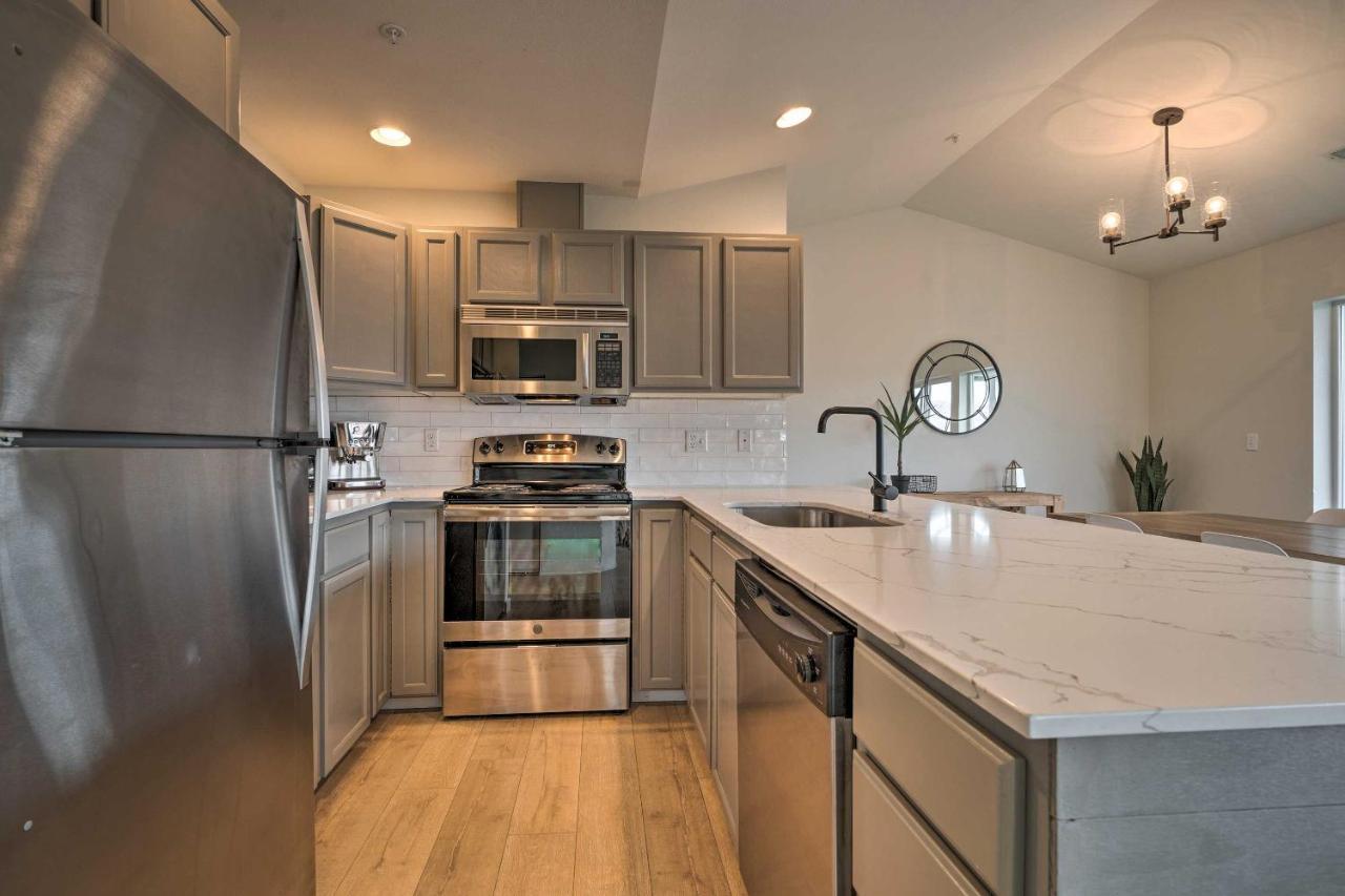 Chic Chelan Condo With Balcony, Walk To Lake And Dtwn! ภายนอก รูปภาพ