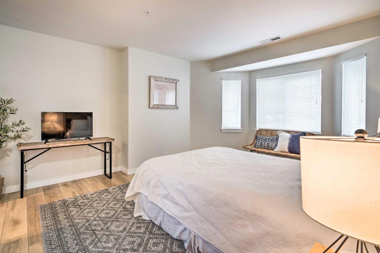 Chic Chelan Condo With Balcony, Walk To Lake And Dtwn! ภายนอก รูปภาพ