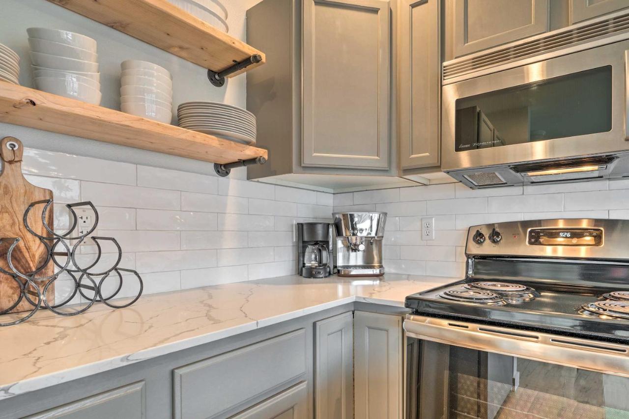 Chic Chelan Condo With Balcony, Walk To Lake And Dtwn! ภายนอก รูปภาพ